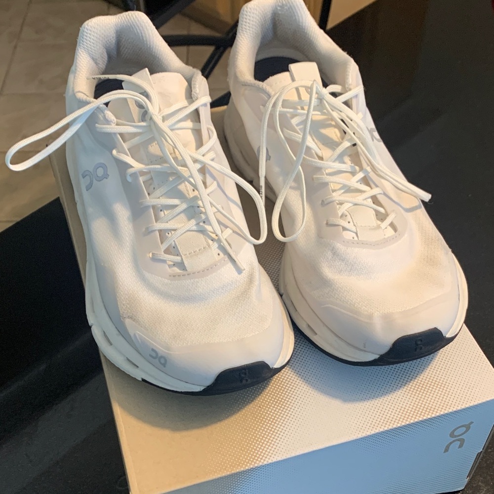 OC Running Woman’s White Sneakers